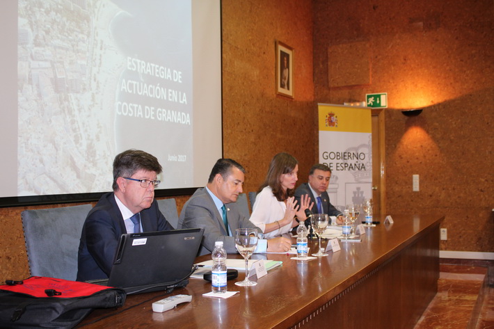 El Gobierno presenta a los alcaldes del litoral granadino la Estrategia para la Proteccin de la Costa de Granada y contra su erosin 